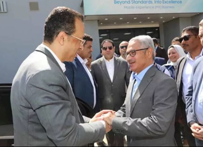 اللواء عبد الله عبد العزيز محافظ بني سويف يستقبل المهندس رأفت هندي وزير الاتصالات