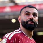 محمد صلاح يبكي في وداع ملعب أنفيلد وجماهير ليفربول