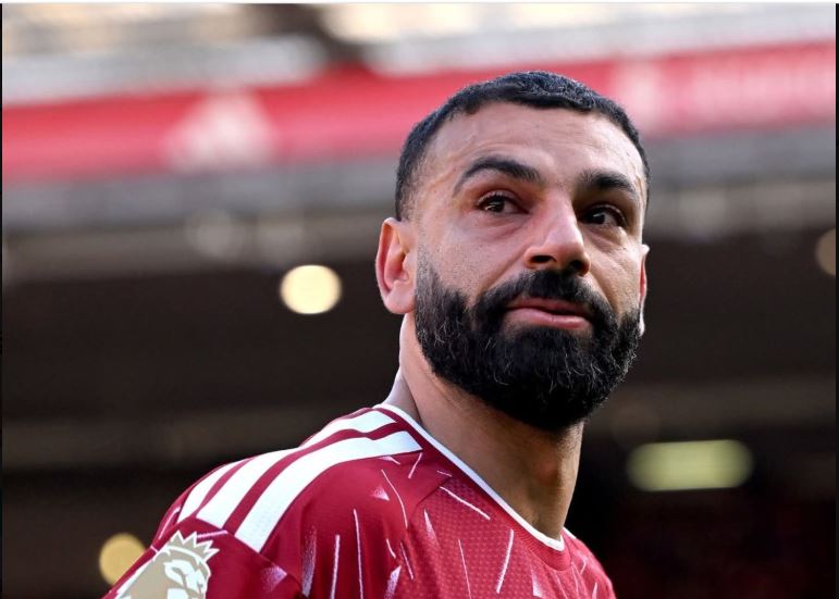 محمد صلاح يبكي في وداع ملعب أنفيلد وجماهير ليفربول
