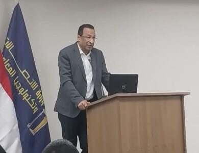 المهندس رأفت هندي وزير الاتصالات وتكنولوجيا المعلومات خلال جولته بمحافظة بني سويف