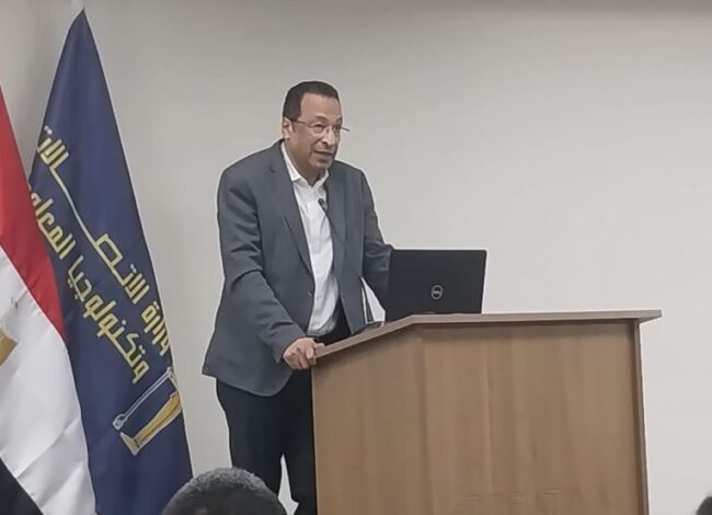 المهندس رأفت هندي وزير الاتصالات وتكنولوجيا المعلومات خلال جولته بمحافظة بني سويف