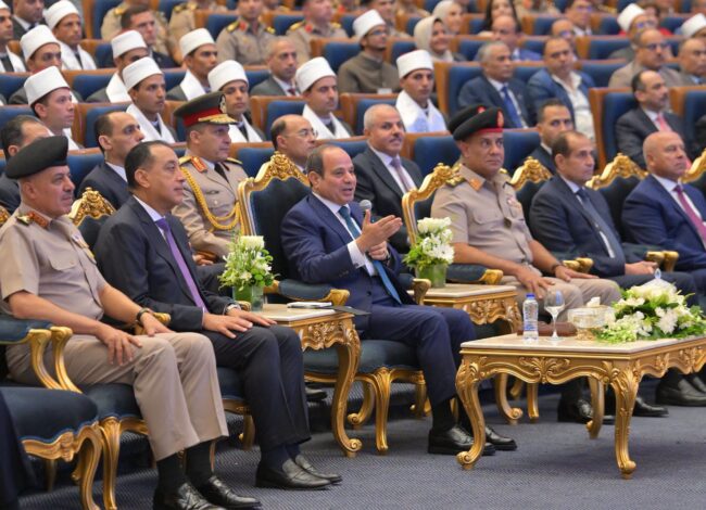 الرئيس السيسي يشهد تخرج دفعة جديدة من أئمة الأوقاف