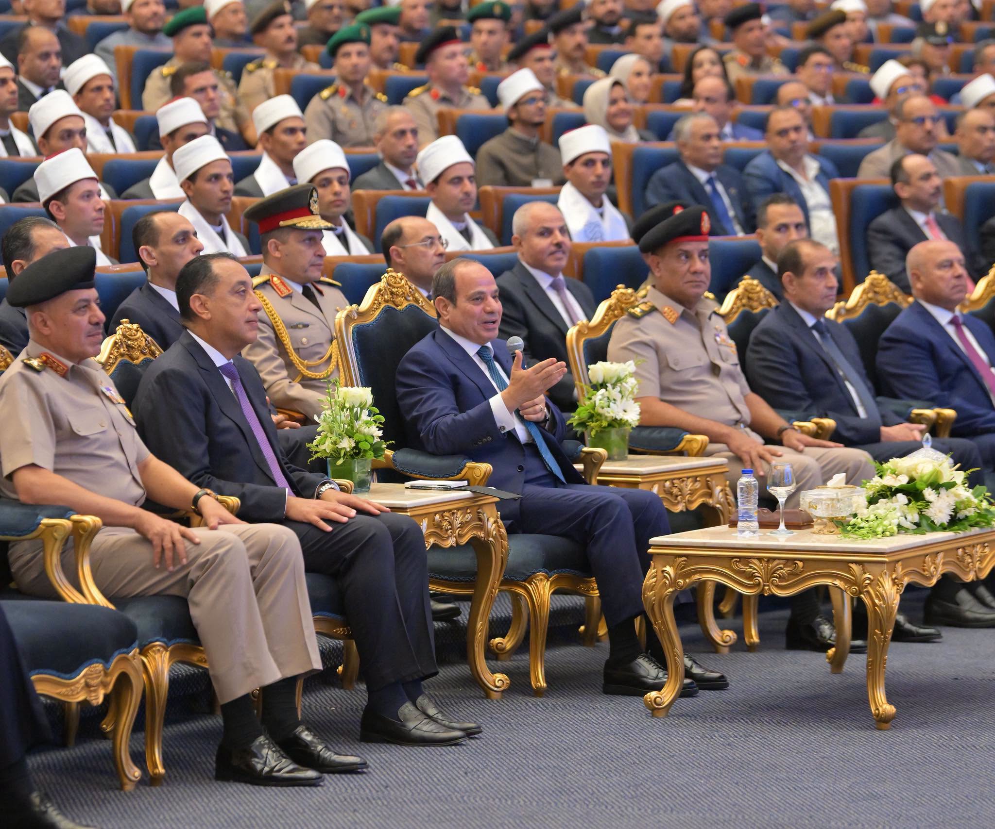 الرئيس السيسي يشهد تخرج دفعة جديدة من أئمة الأوقاف