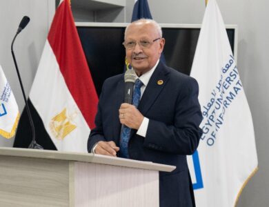 الدكتور أحمد حمد، القائم بأعمال رئيس جامعة مصر للمعلوماتية