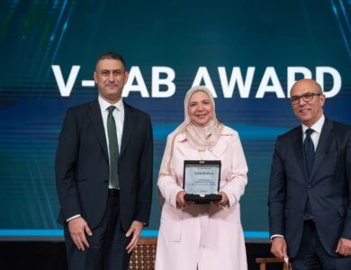 الجامعة الأمريكية تكرم داليا إبراهيم المؤسس ورئيس مجلس إدارة شركة EdVentures  ورئيس مجلس إدارة نهضة