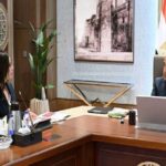 وزيرة الثقافة جيهان زكي مع رئيس الوزراء