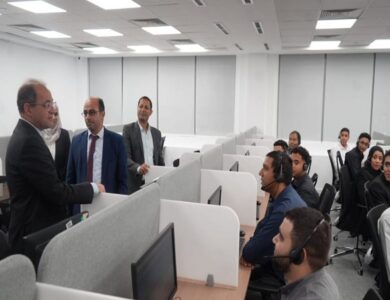 وزير المالية.. فى حوار مفتوح مع فريق «الكول سنتر» من «الضرائب» و«العقارية» وشركة «إى نابل»