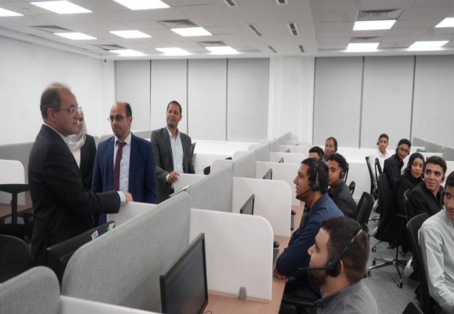 وزير المالية.. فى حوار مفتوح مع فريق «الكول سنتر» من «الضرائب» و«العقارية» وشركة «إى نابل»