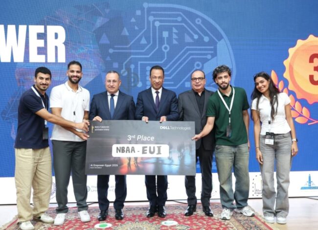 المهندس رأفت هندي وزير الاتصالات