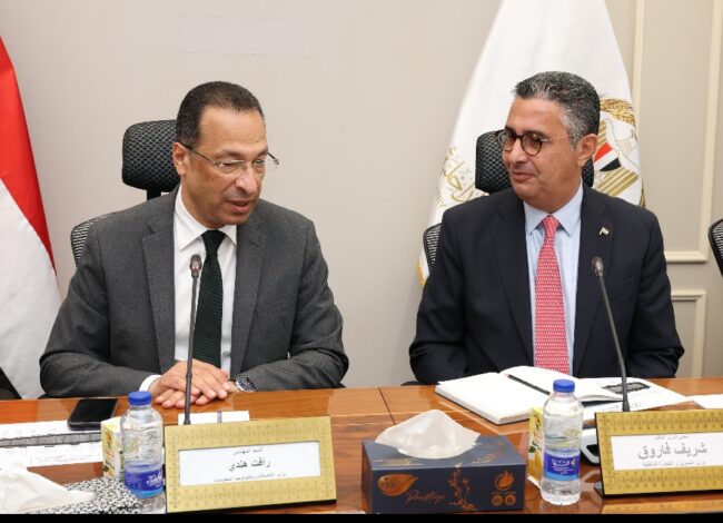 اجتماع الدكتور شريف فاروق، وزير التموين والتجارة الداخليةمع المهندس رأفت هندي، وزير الاتصالات وتكنولوجيا المعلومات