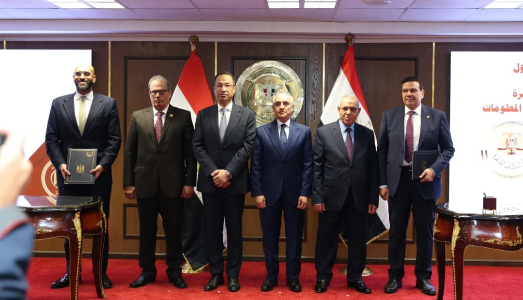 وزيرا الاتصالات والعدل