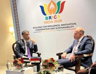 وزير الاستثمار مع نطيره الإماراتي