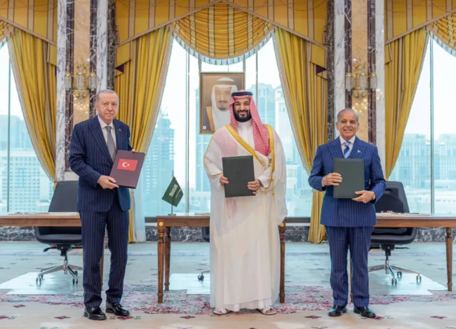 توقيع اتفاقية مكة للدفاع المشترك بين السعودية وتركيا وباكستان