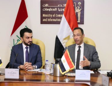 المهندس رأفت هندي وزير الاتصالات وتكنولوجيا المعلومات مع نظيره العراقي