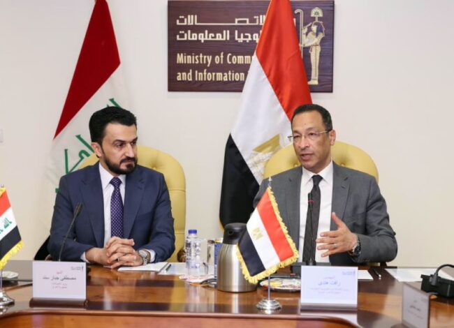 المهندس رأفت هندي وزير الاتصالات وتكنولوجيا المعلومات مع نظيره العراقي