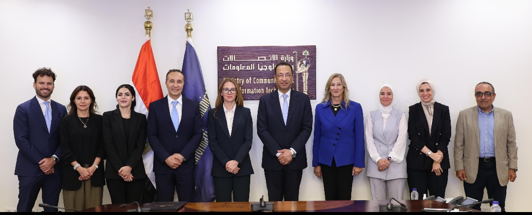 وزير الاتصالات خلال توقيع مذكرة التفاهم مع إنتل