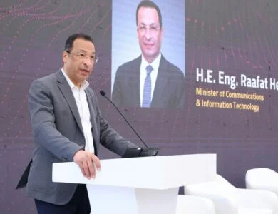 وزير الاتصالات وتكنولوجيا المعلومات رأفت هندي