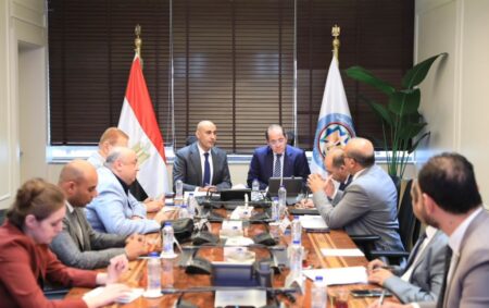 وزير المالية والتعليم